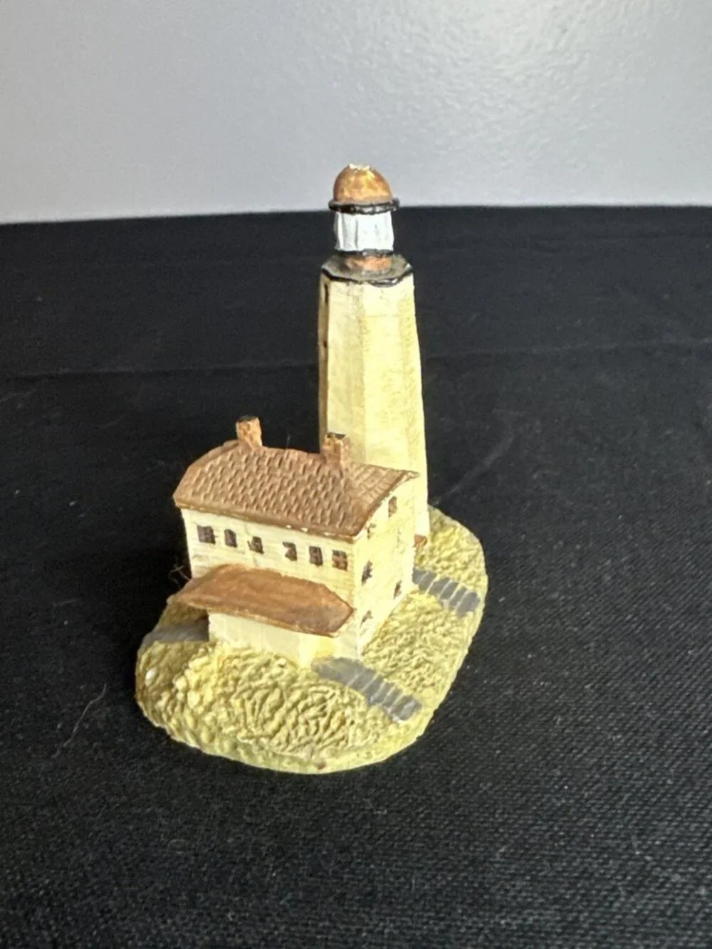 N/A lighthouse figurine